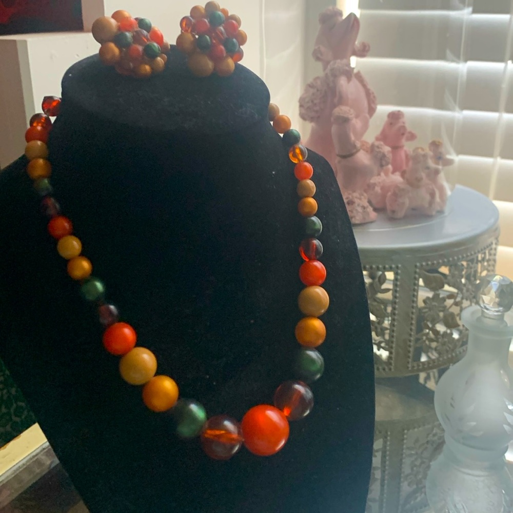 Vintage 1950-60s costume jewelry necklace and earrings set.
